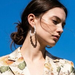 Free!❤️ gift with purchase over 20.00🤩 

Pearl Hoop Drop Earrings - White